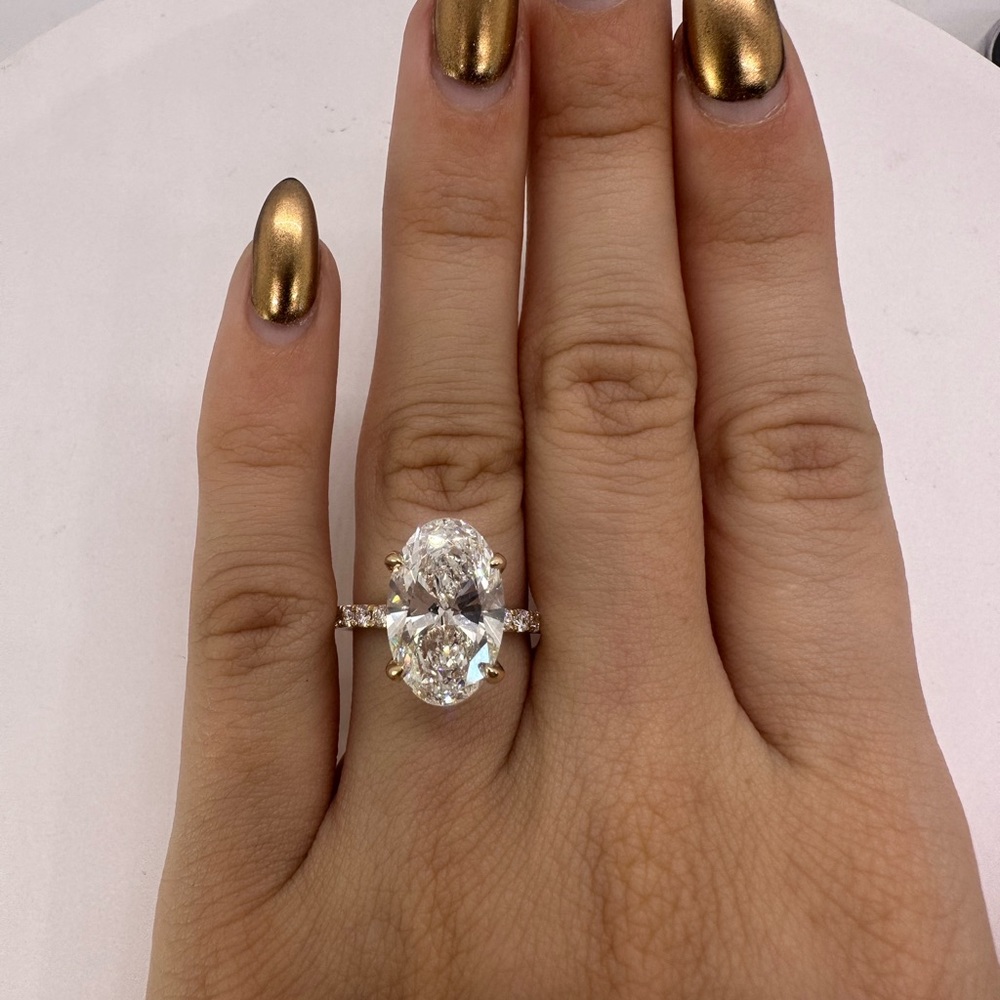 5.20 carat g vs1 oval diamond engagement ring pavé band yellow gold - Picture 10 of 10